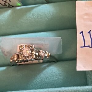 14k and 10k gold starting at 125$ lmk which one u r interested in I’ll give pric